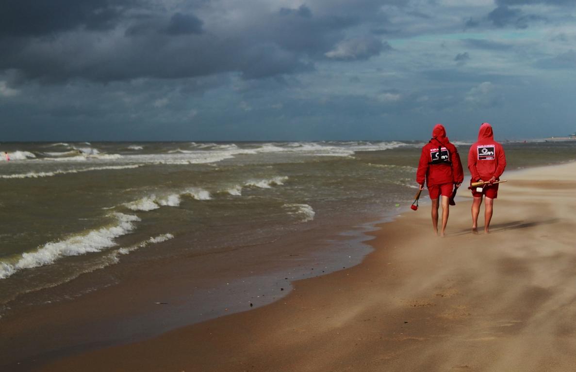 Wir gehen am Meer