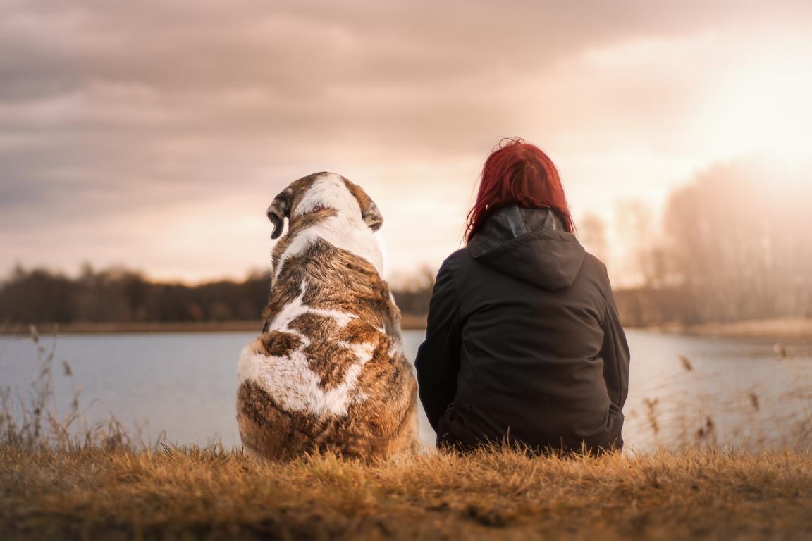 Frau mit Hund